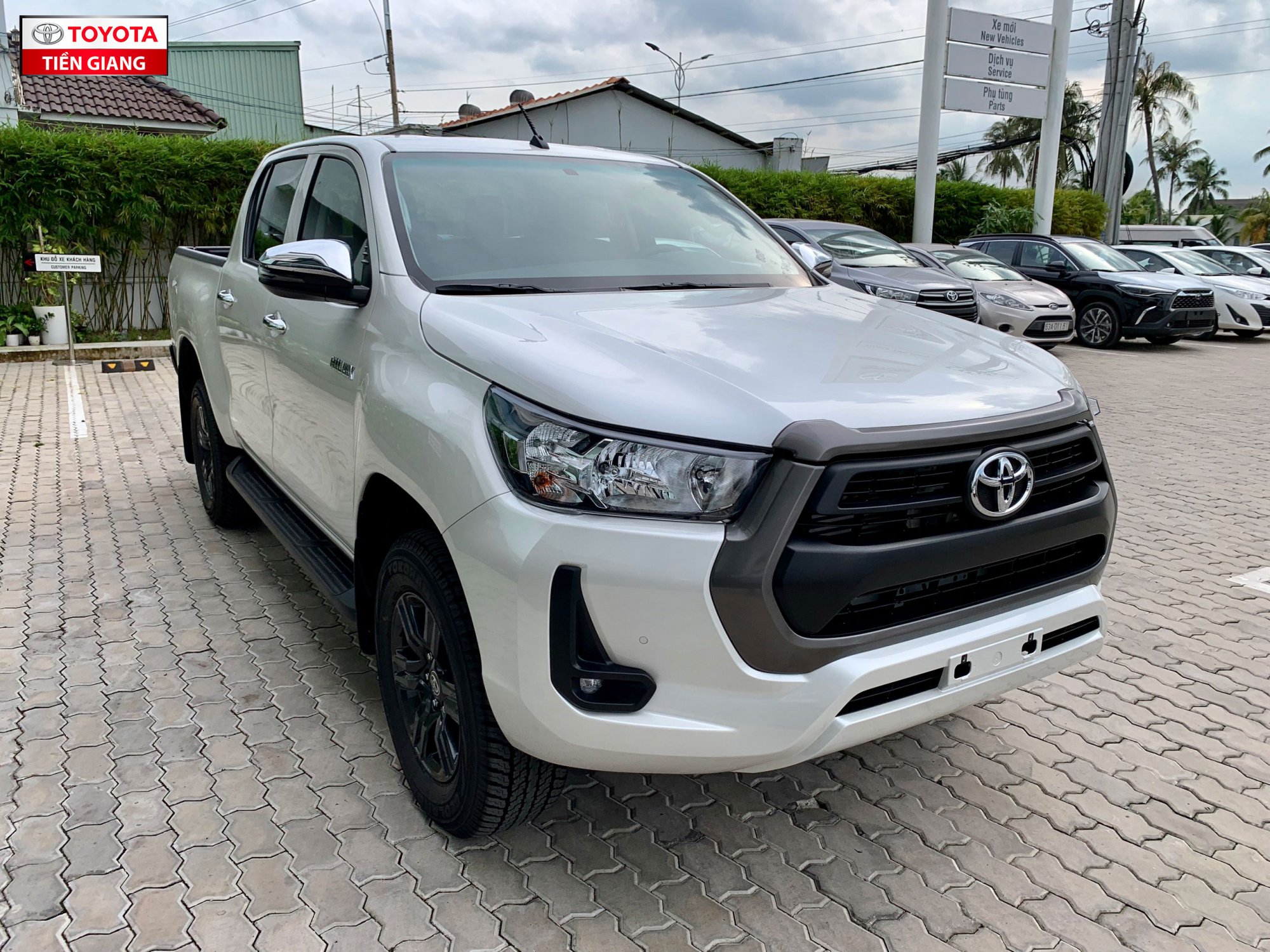 bang-gia-xe-toyota-hilux