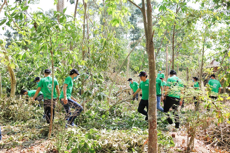 toyota-tien-giang-vieng-tham-cac-cu-gia-neo-don-tai-vien-duong-lao-chua-buu-lien-17