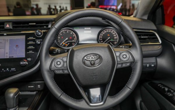 toyota_camry_2019_7