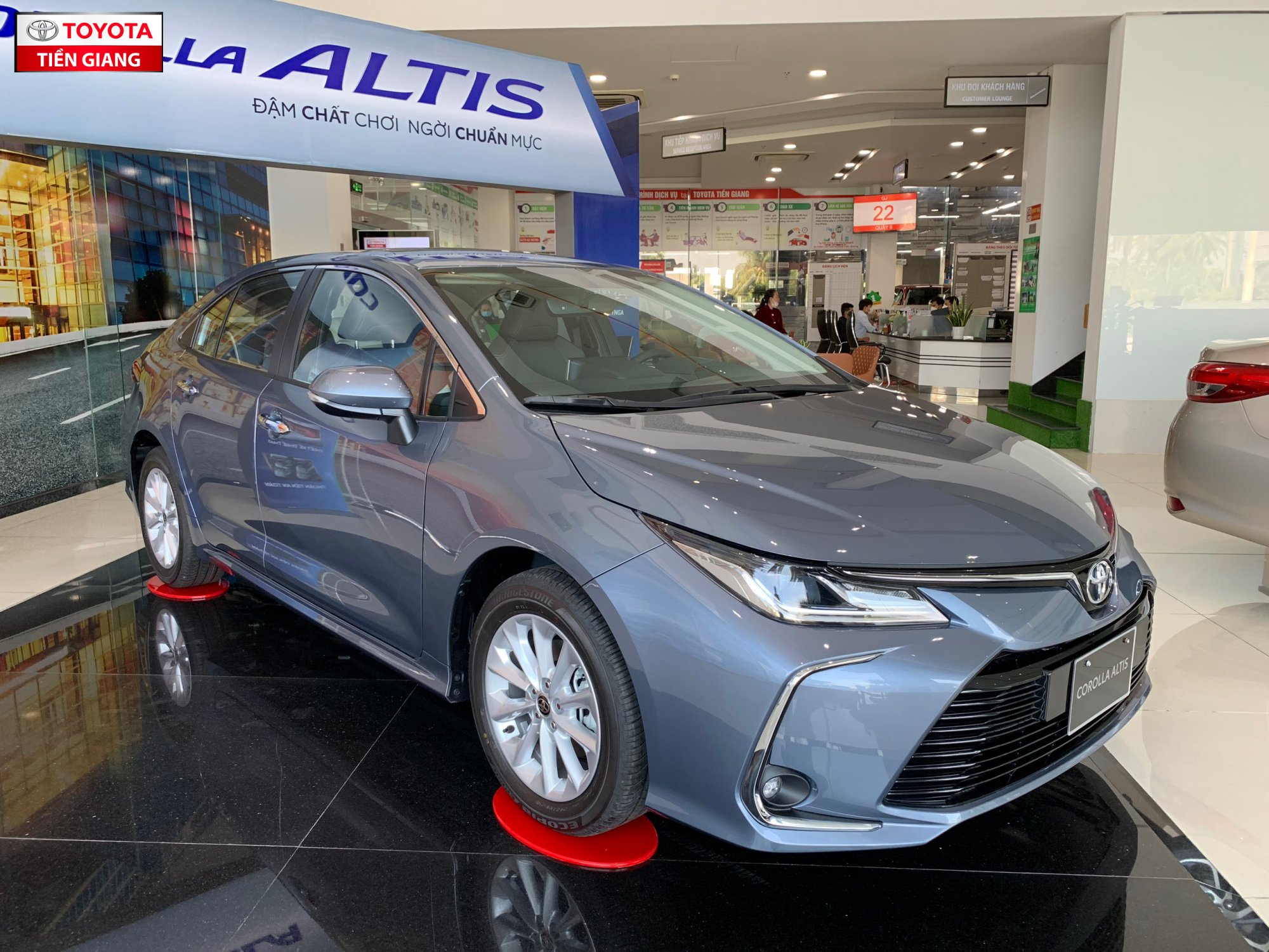 toyota-altis-gia-lan-banh