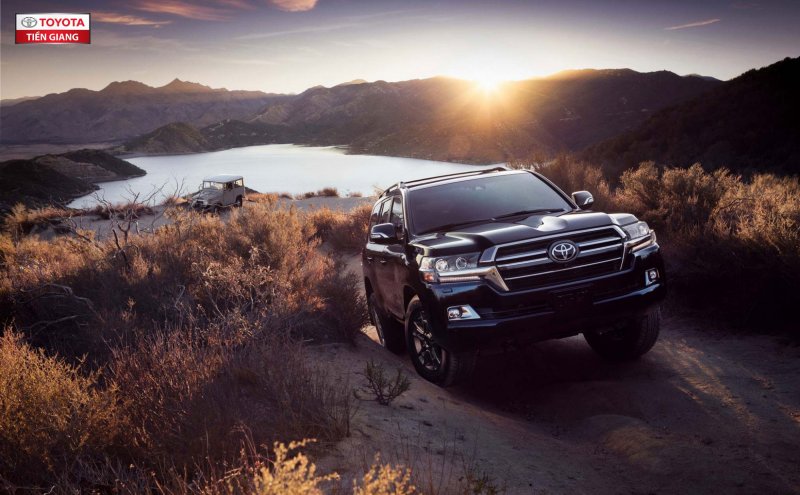 gia-xe-toyota-land-cruiser-2020-tai-toyota-tien-giang