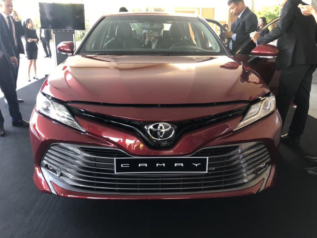 Toyota_Camry_2019_1