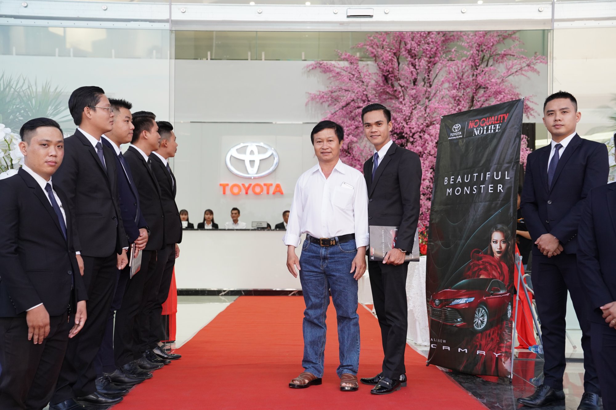 ra_mYt_Toyota_Camry_2019_02