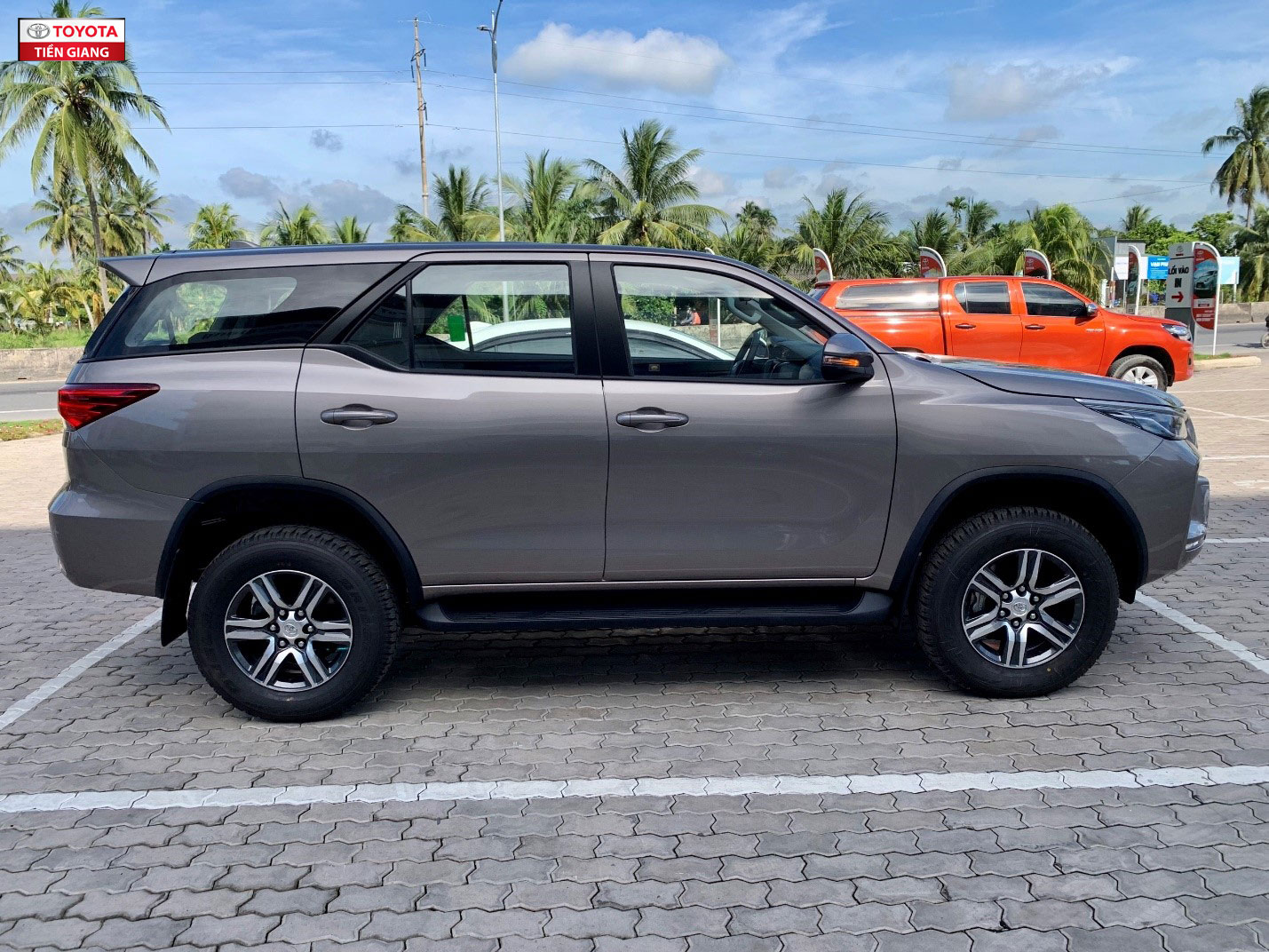 TOYOTA FORTUNER - XE CÓ SẴN GIAO NGAY, GIÁ ƯU ĐÃI TẠI TOYOTA TIỀN GIANG