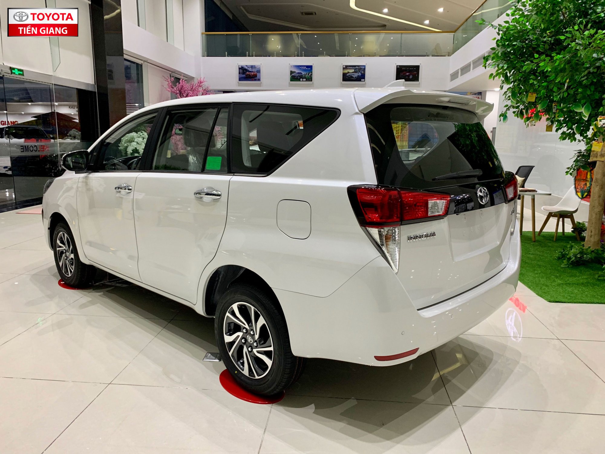 gia-lan-banh-toyota-innova