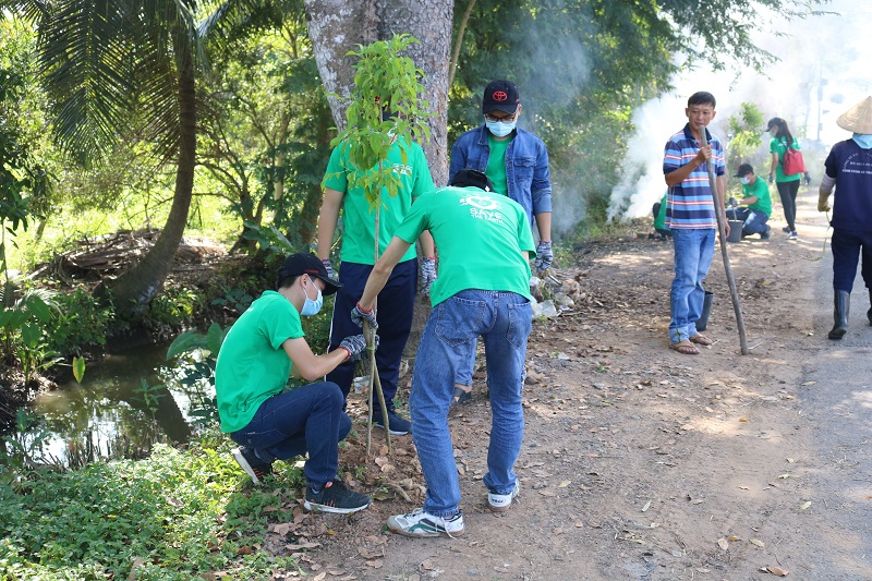 toyota-tien-giang-mang-sac-vang-ve-nhung-tuyen-duong-xanh-02