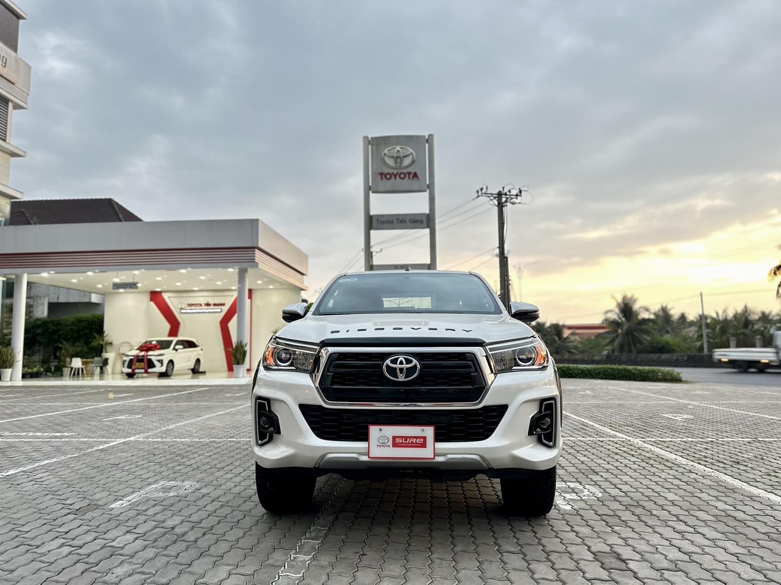 https://www.toyotatiengiang.com.vn/vnt_upload/product/01_2024/Hilux-2019-1.jpg