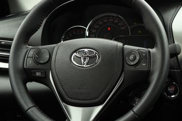 Nút bấm tích hợp trên vô lăng