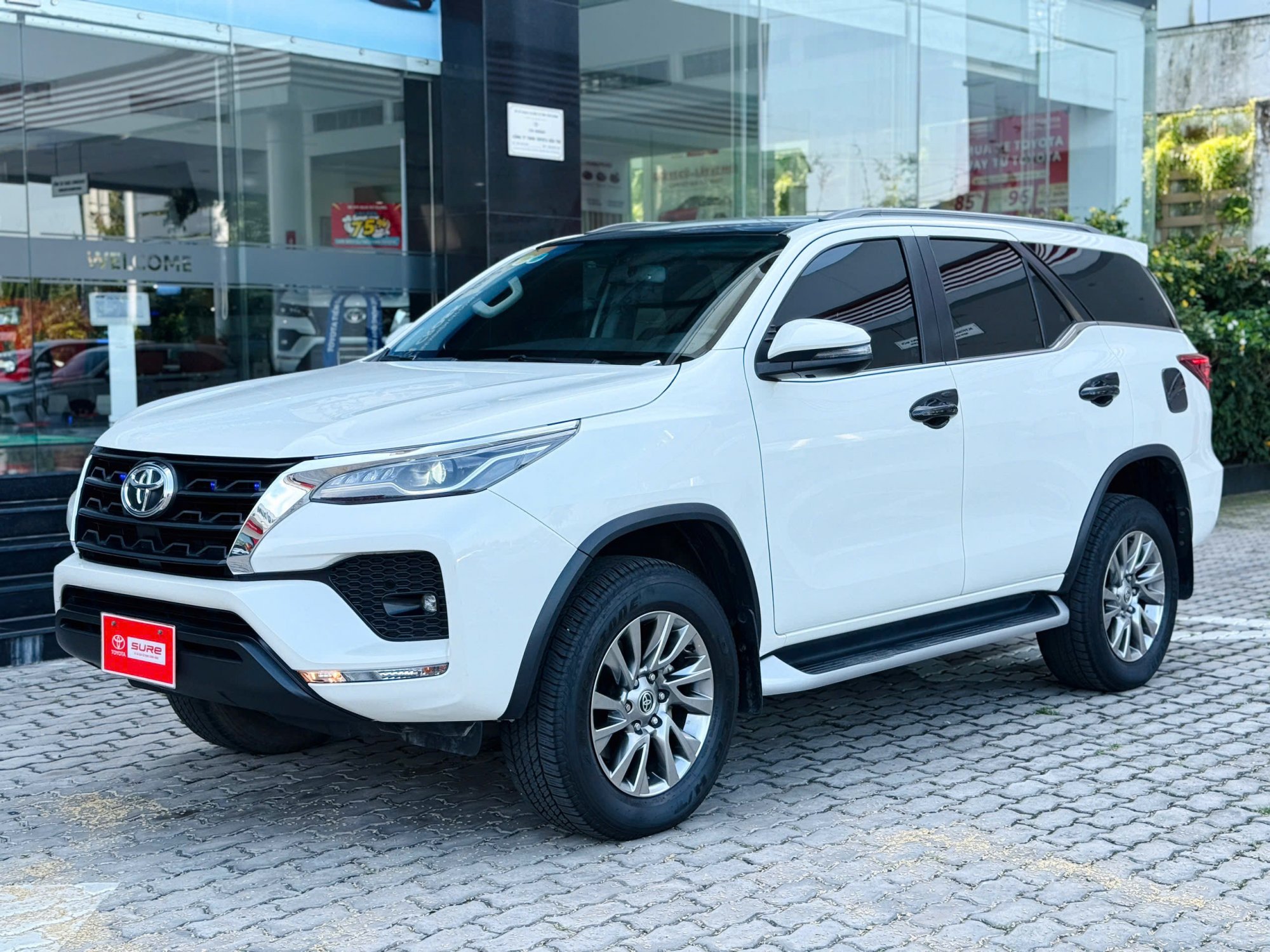 https://www.toyotatiengiang.com.vn/vnt_upload/product/11_2025/579f59a8-bfe9-48e3-89b0-abd5321cb480.jpg